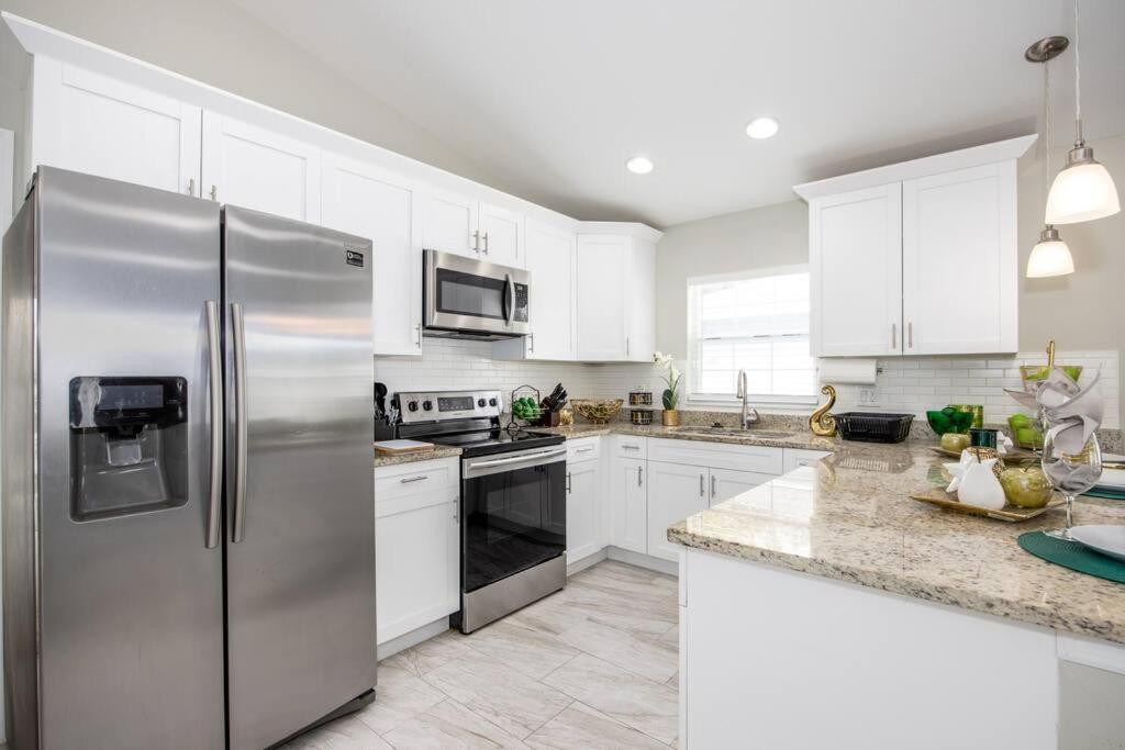 Modern Luxury Home Located In Tampa! Bagian luar foto